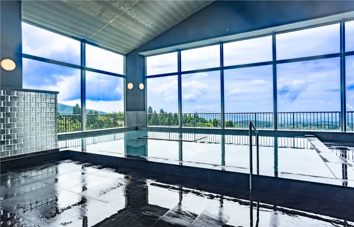 眺望樱岛的展望浴池“峰“